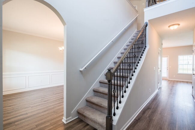 Photo - 647 Red Oak Ln