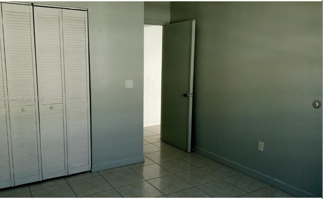 300 W 74th Pl Unit 000