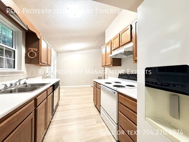 Photo - 174 Overcreek Rd