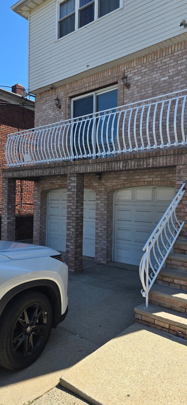 921 Jackson Ave Unit 1