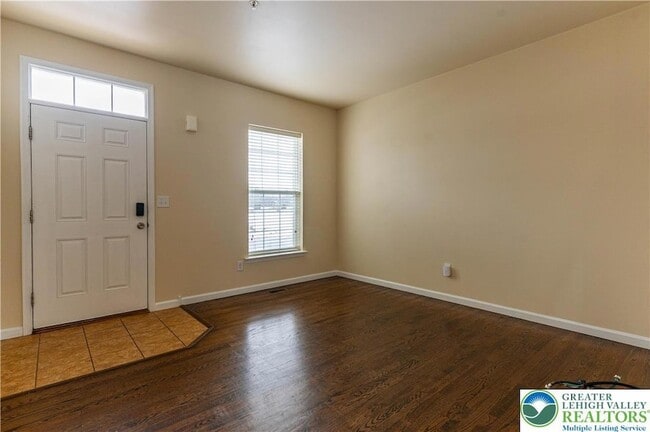 Photo - 241 Snapdragon Way