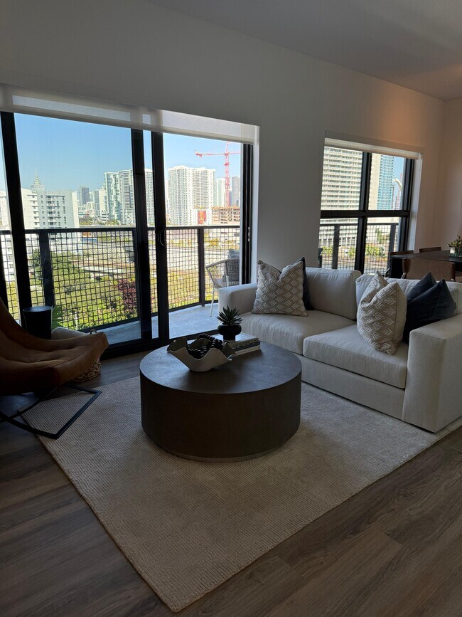 Photo - 676 NW 2nd St Unidad 1122