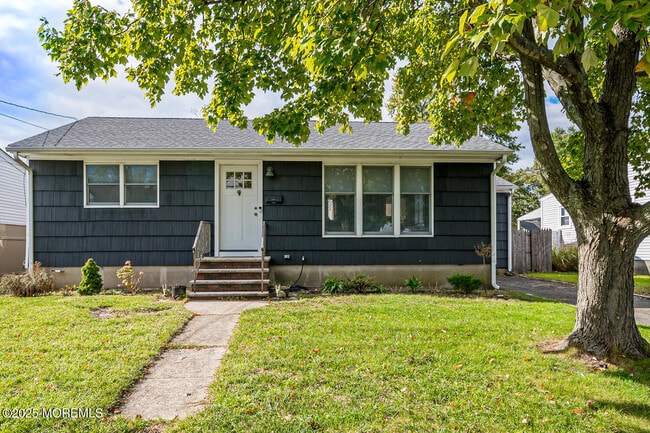 Building Photo - 1331 Sunset Ave