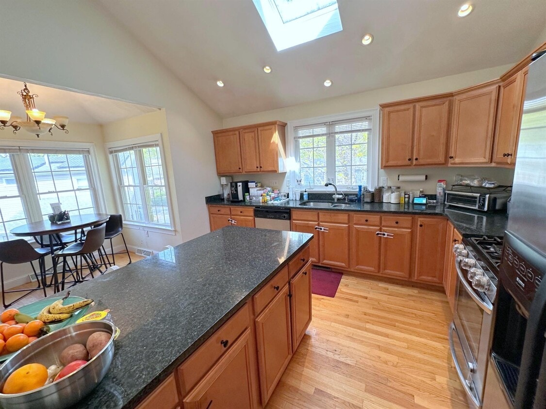 Photo - 6 Farmer Cir (Arlington, MA)