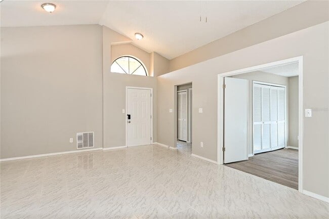 Photo - 267 Lakebreeze Cir