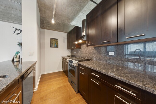 Photo - 240 E Illinois St Unit 402