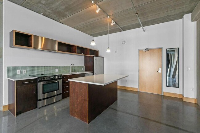 Photo - 345 N 6th Ave