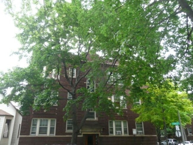 Photo - Sun-drenched Roscoe Village with sunny patio and yard Unidad 3504-2