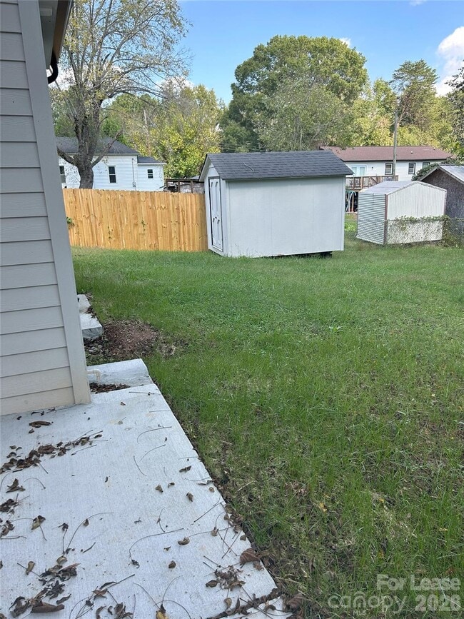 Photo - 303 S Main St