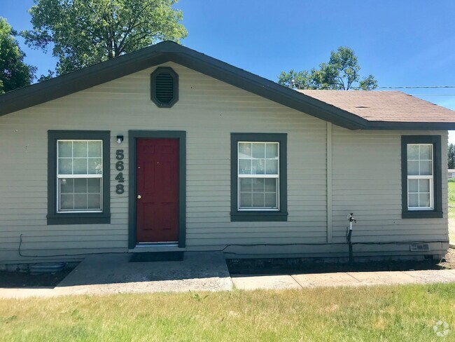 Building Photo - Updated 2bdrm, 1 bath house w/ garage