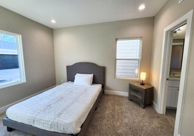 Photo - 2615 Huntington Creek Ln