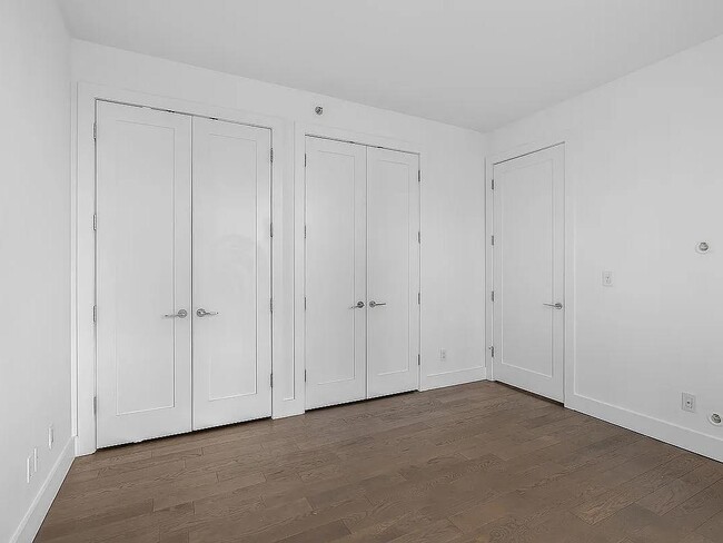 Photo - 5-19 Borden Ave