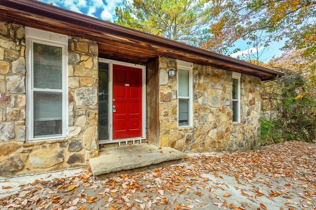 Building Photo - 5221 Old Trail Unit 5221