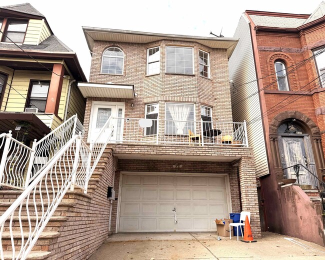 Photo - 325 Arlington Ave Apartment Unit 1