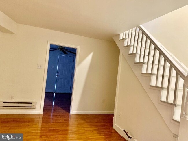 Photo - 221 Baker St