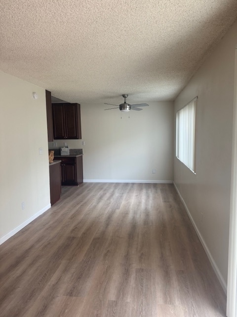 Entrada principal - Camelot Apartments