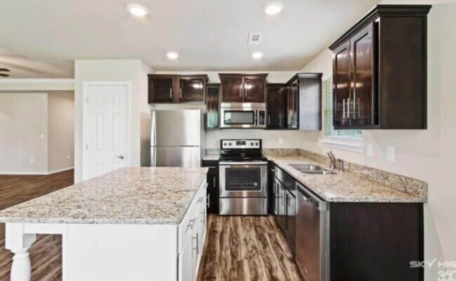 Photo - 2117 Cedar Cir