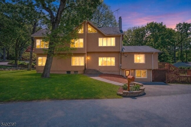 Photo - 17 Hickory Dr