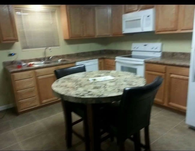 Building Photo - 1717 Locust Ave