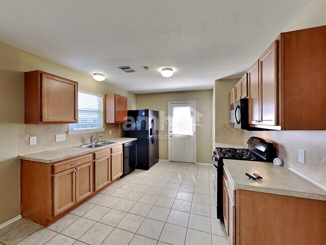 Photo - 2806 Davenridge Ln