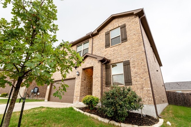 Photo - Bright & Spacious 5-Bedroom, 3-Bath Home i...