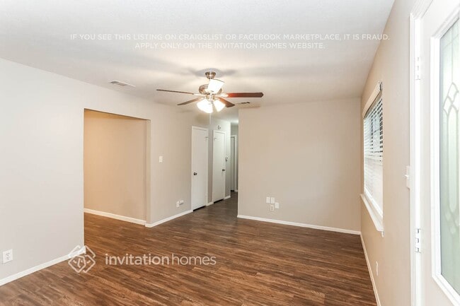 Photo - 811 Clover Park Dr