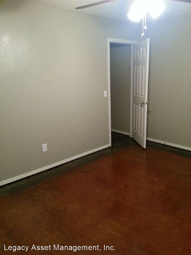 3 br, 2 bath House - 815 Robin Hood Court