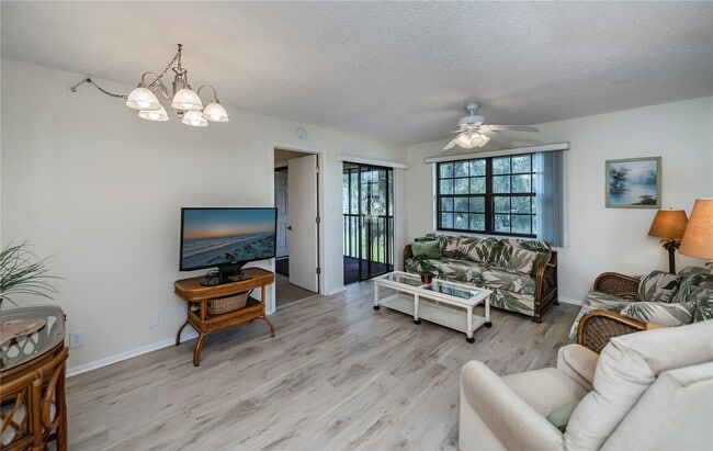 Photo - Oaks III - U201