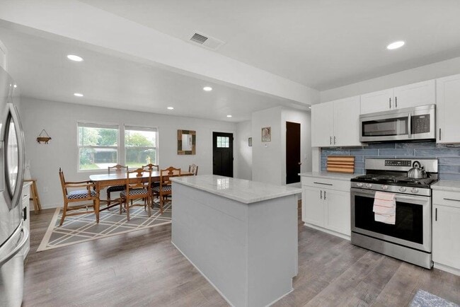 108 Moriarty St NW
