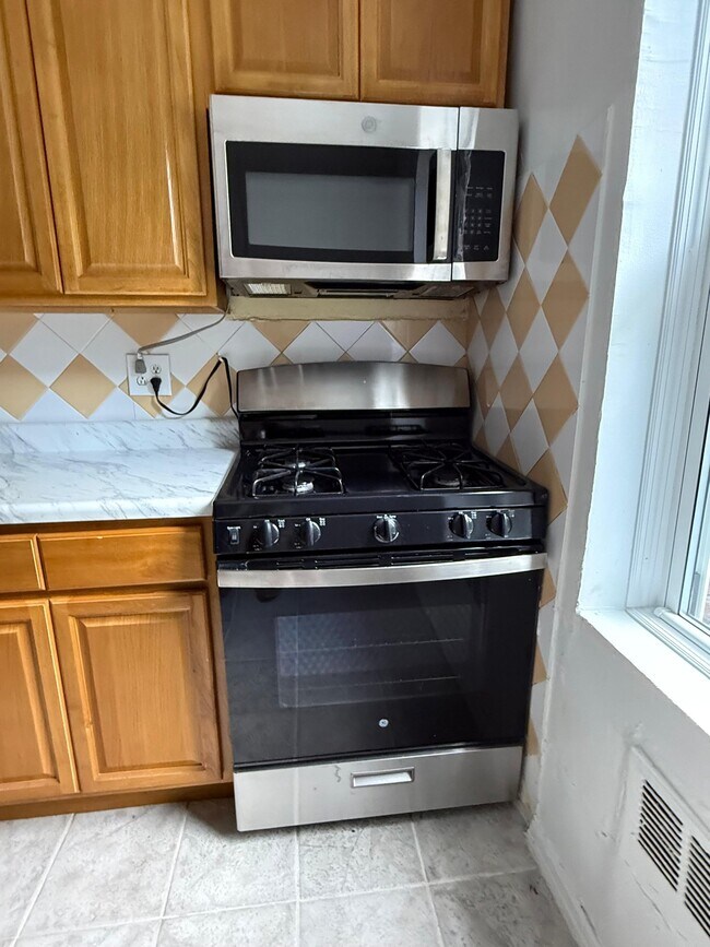 Photo - 2661 Marion Ave Unit 2