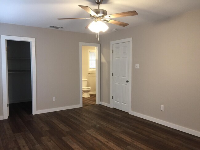 Photo - 501 E Oak Ridge Dr