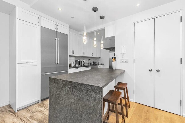 60 E 8th St Unit 16K