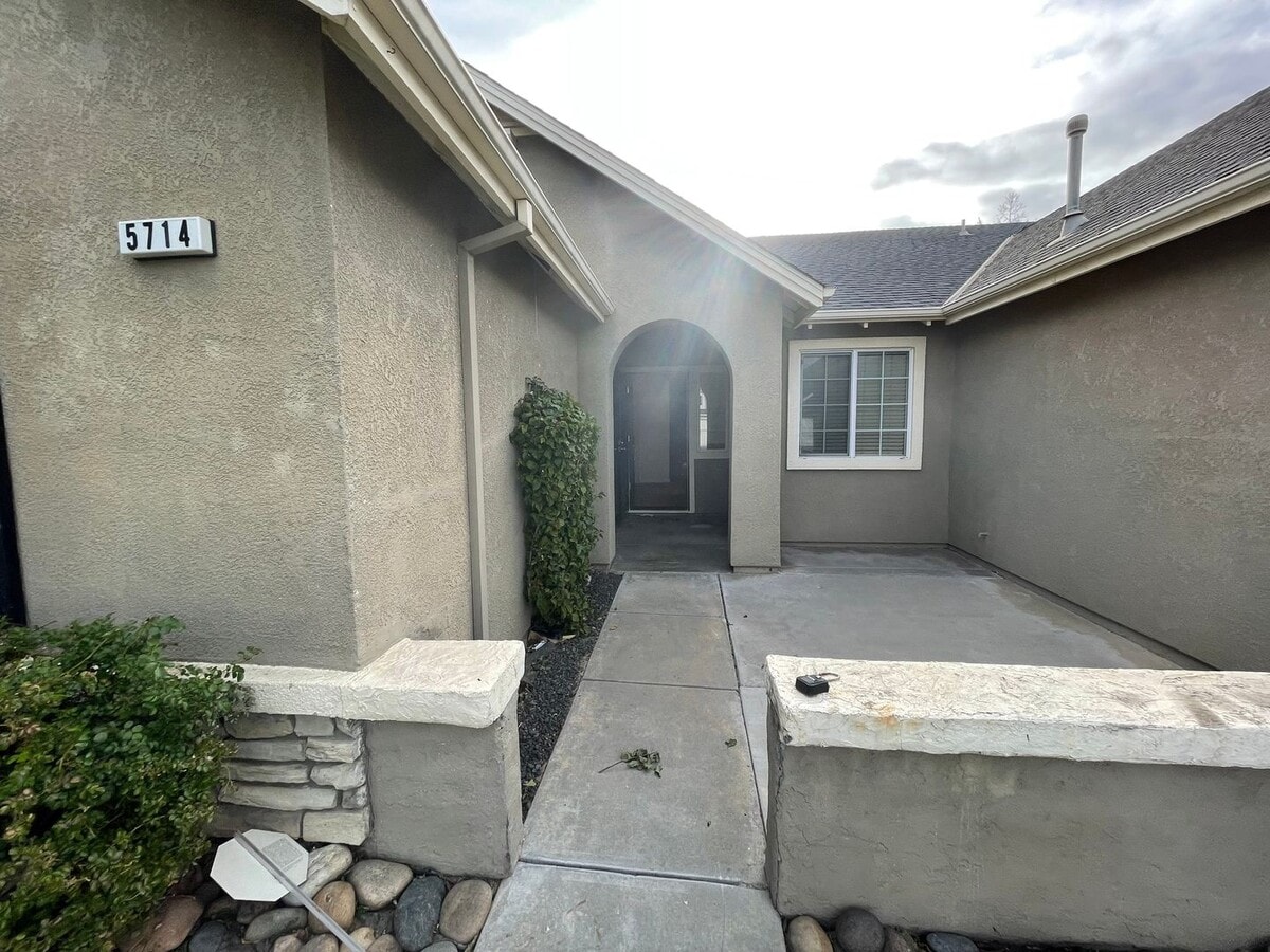 Photo - Single story home located in Crossroads!