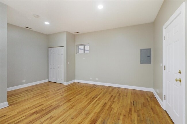 Photo - 1638 W Warren Blvd Unit 1R