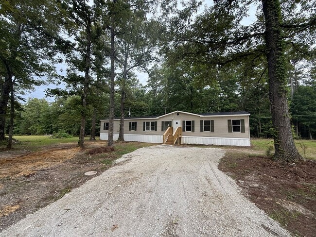 Building Photo - 4 Bedrooms, 3 Bathrooms with potential 5th Bedroom- Mobile home in Armuchee!