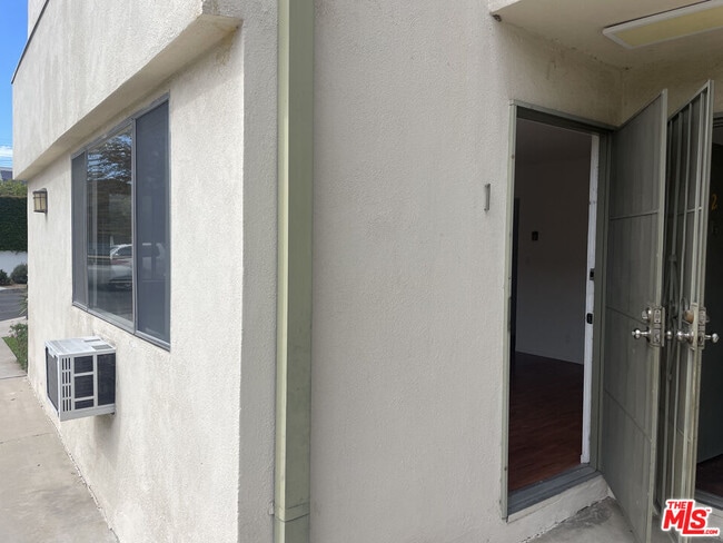 Photo - 1150 N Commonwealth Ave Unit 1