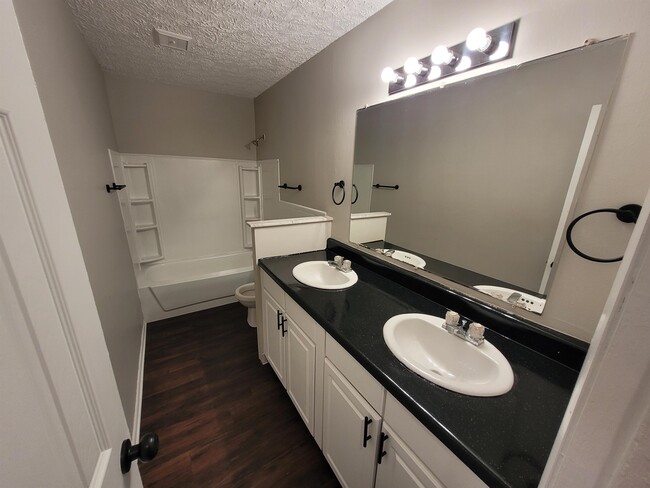 Photo - 5707 Gateway Dr