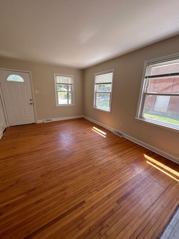 Photo - 717 Crater St