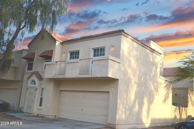 1023 W Janice Dr