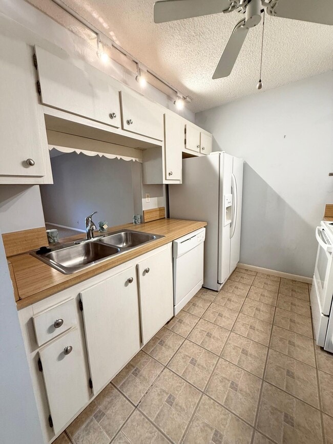 Photo - 930 SW 9th St Cir Unidad 205