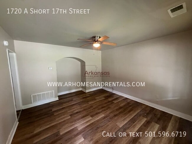Photo - 1720 W Short 17th St