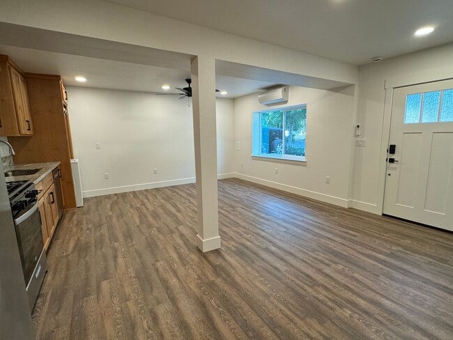 Photo - 848 W 1st Street