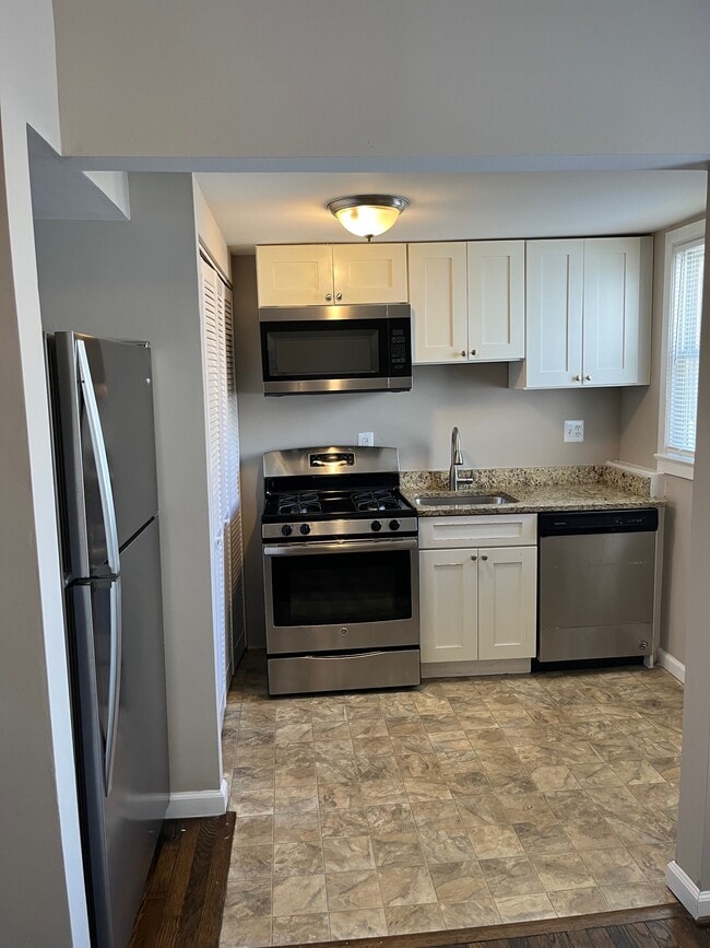 Photo - 2807 Iverson St
