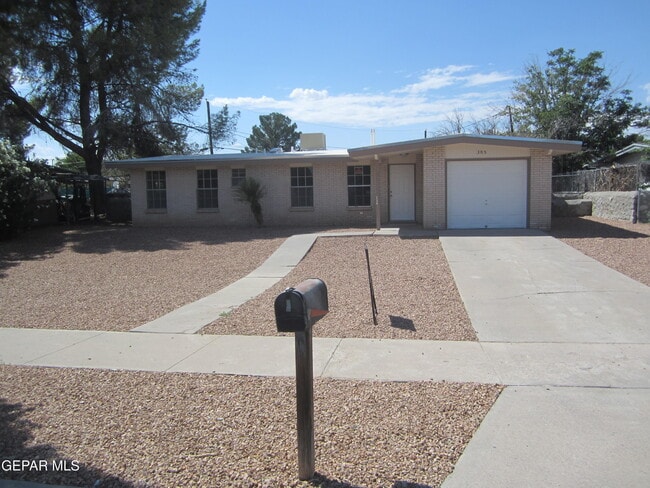 Photo - 305 Corvena Way