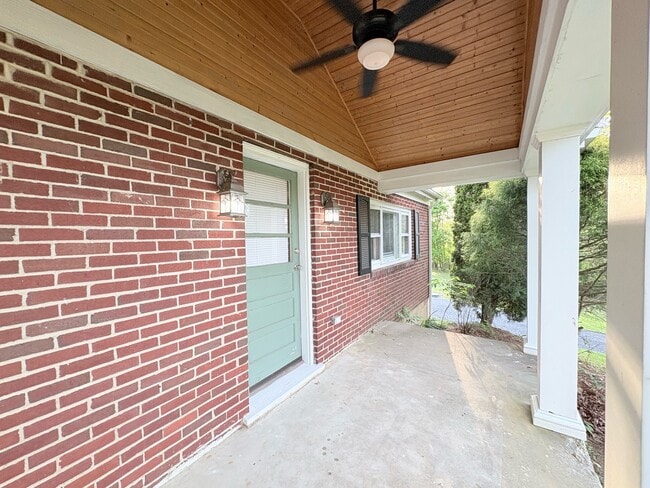Photo - 772 St James Rd