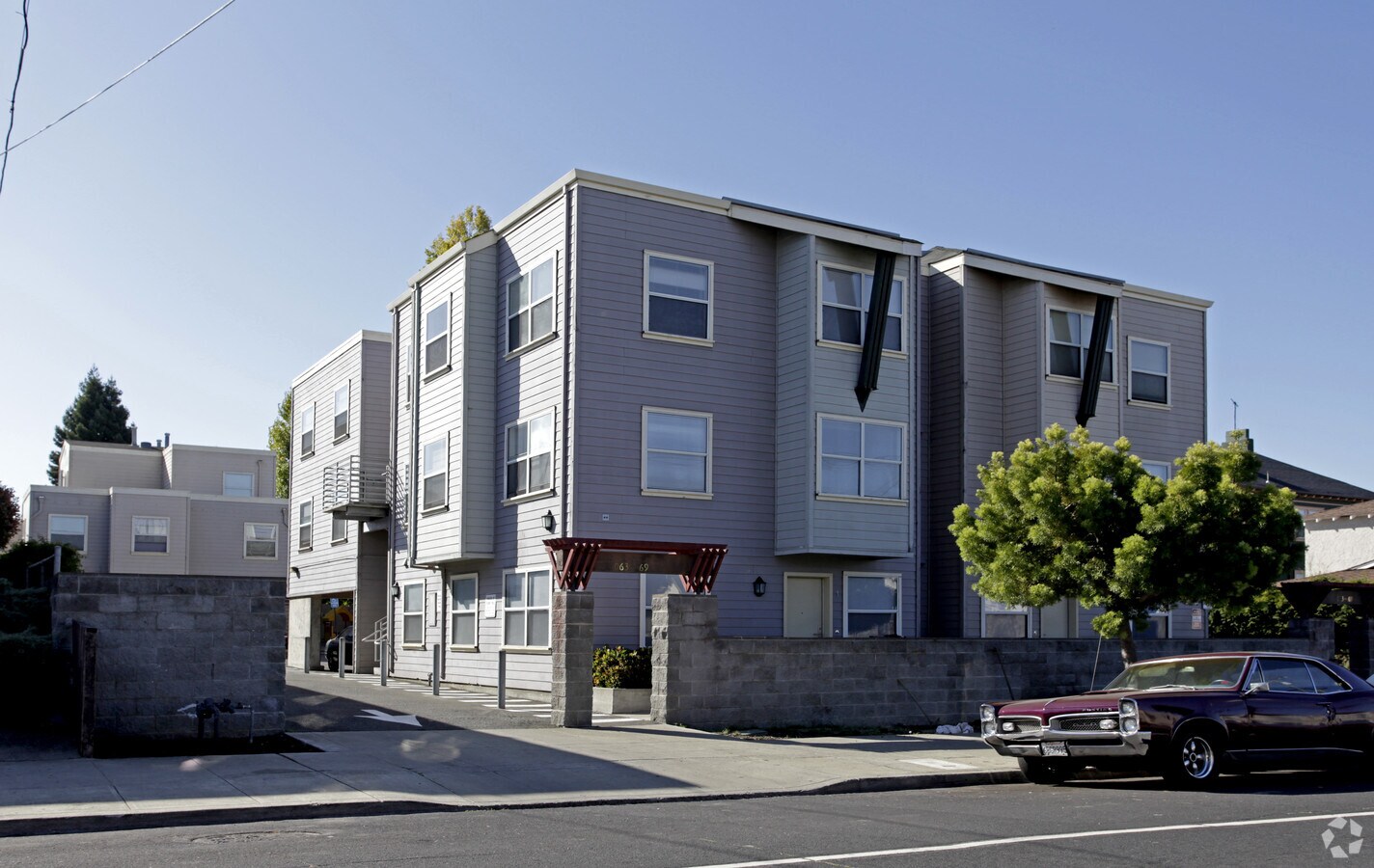 Triangle Court Apartments - Triangle Court Apartments