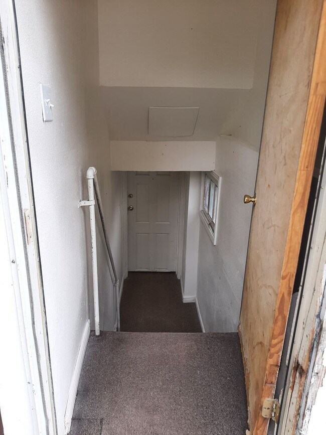 Photo - (2006 7th Avenue)