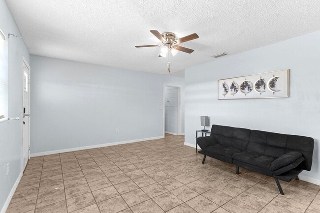 Building Photo - 2250 N Bennett Rd Rental