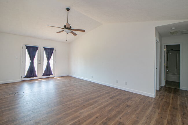 Photo - 107 Sidney Ct