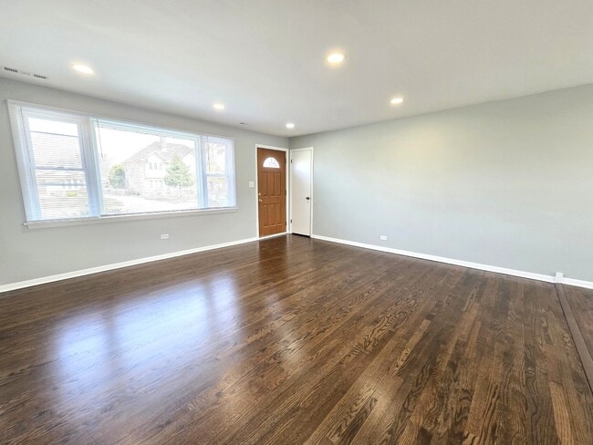 Photo - 7841 74th St